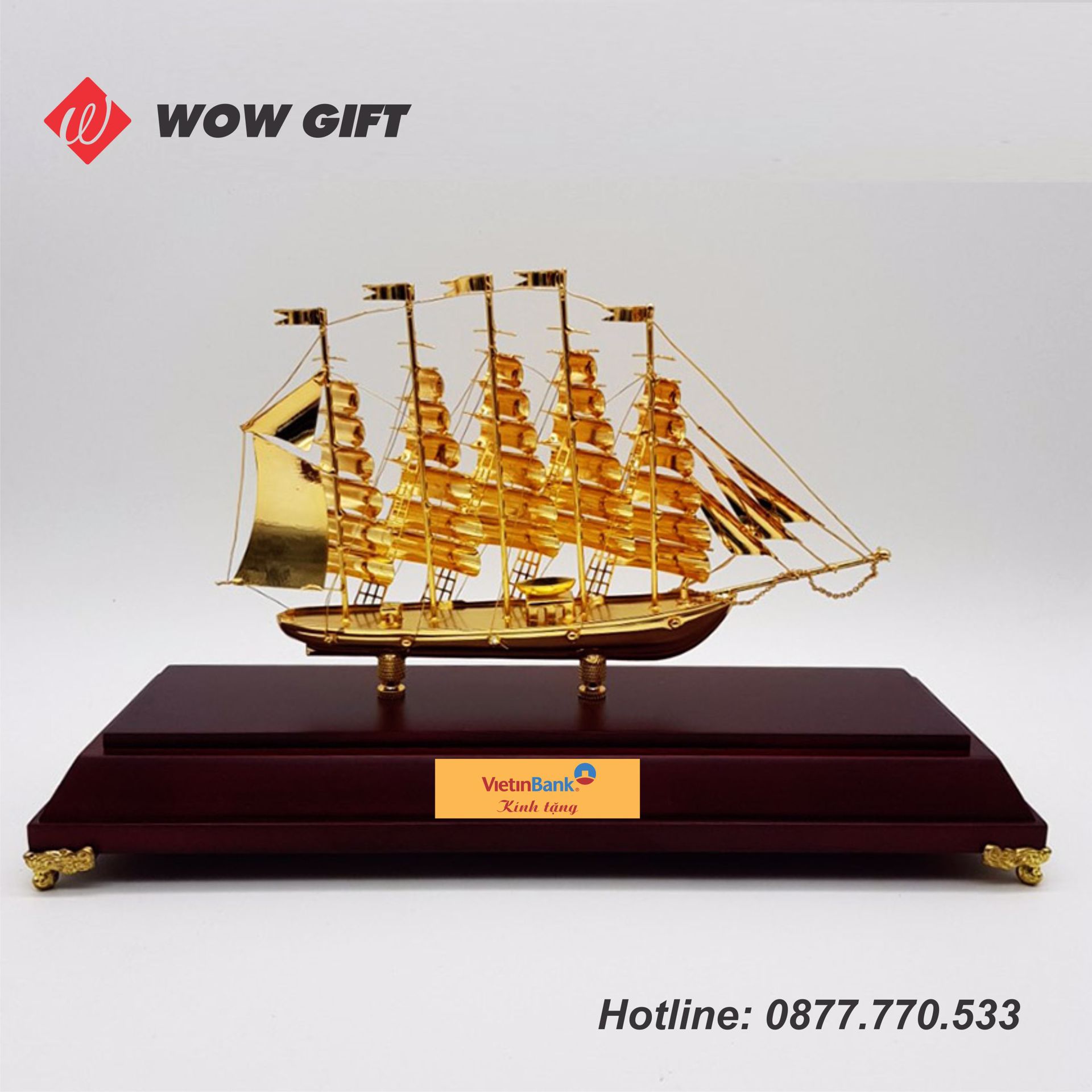 quà tặng sếp thuyền buồm mạ vàng đế gỗ
