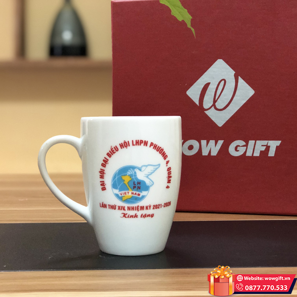 quà tặng đại hội phụ nữ cốc sứ trắng in logo