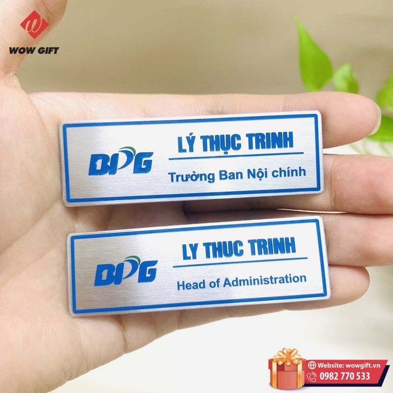 thẻ tên mạ vàng