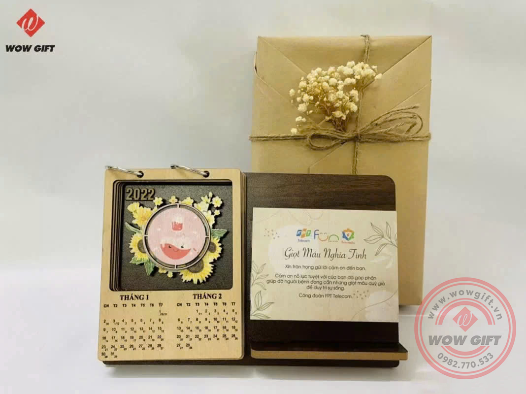lịch gỗ để bàn